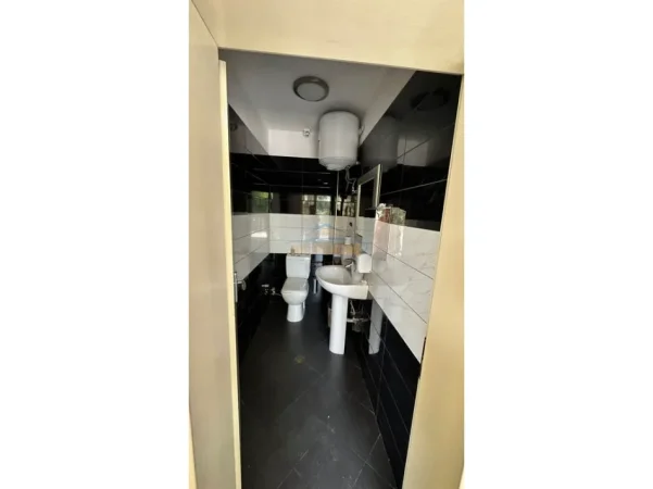 Tirane, jepet me qera Kati 0, 68 m² 800 € (DON BOSKO)