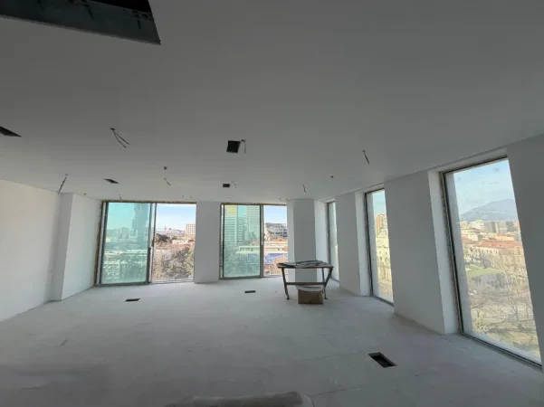 Tirane, jepet me qera ambjent biznesi Kati 7, 124 m² 640.000 € (Qender)