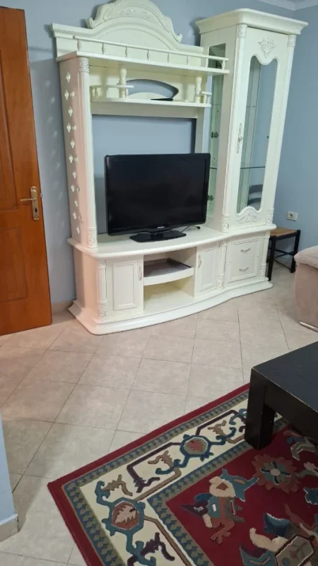 Tirane, jepet me qera apartament 1+1 Kati 3, 54 m² 530 € (Shkolla Osman Myderizi)