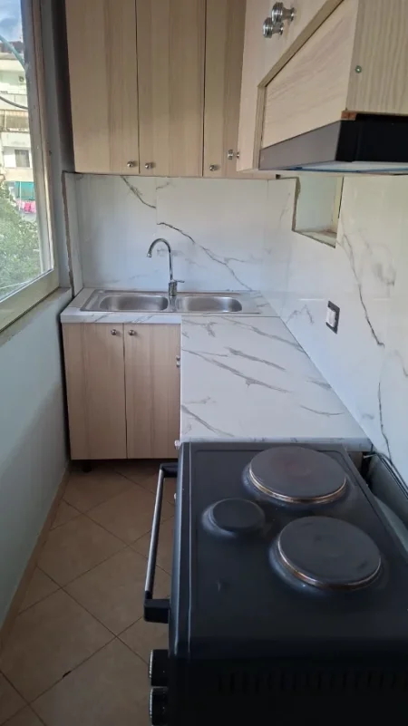 Tirane, jepet me qera apartament 1+1 Kati 3, 54 m² 530 € (Shkolla Osman Myderizi)