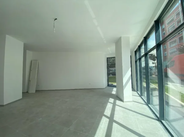 Tirane, jepet me qera dyqan Kati 0, 1.200 € (Shkolla Osman Myderizi)