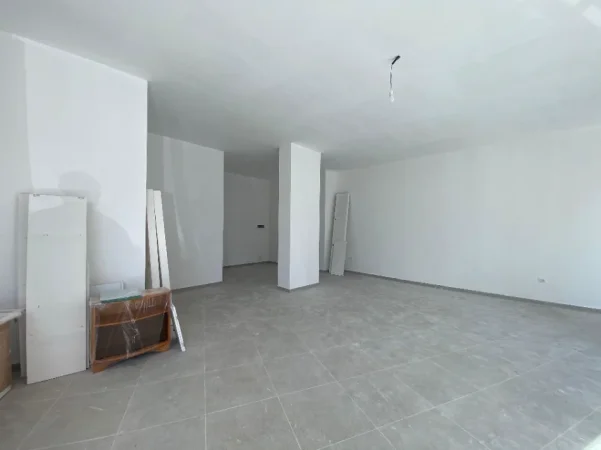 Tirane, jepet me qera dyqan Kati 0, 1.200 € (Shkolla Osman Myderizi)