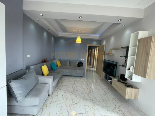 Tirane, shitet apartament 2+1 Kati 5, 168 m² 187.000 € (Fresk)