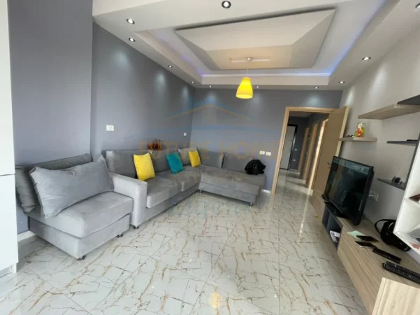 Tirane, shitet apartament 2+1 Kati 5, 168 m² 187.000 € (Fresk)