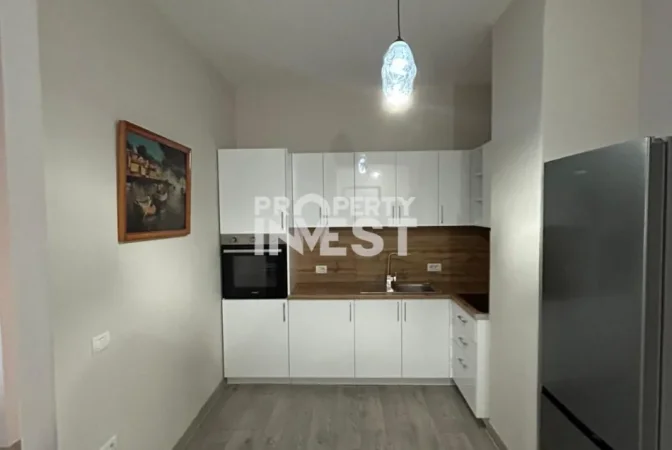 Tirane, jepet me qera apartament 1+1 Kati 4, 84 m² 630 € (Porcelan)