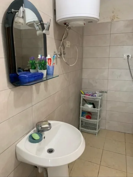 Tirane, jepet me qera apartament 2+1 Kati 5, 60 m² 11.600 € (Rruga Bardhok Biba)