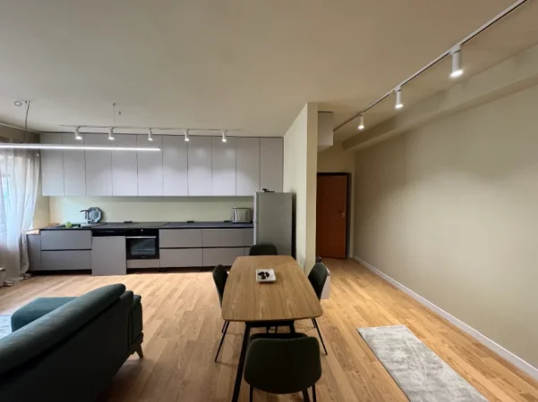 Tirane, jepet me qera apartament 2+1+Ballkon Kati 2, 100 m² 1.100 € (Prane Gjimnazit Qemal Stafa)