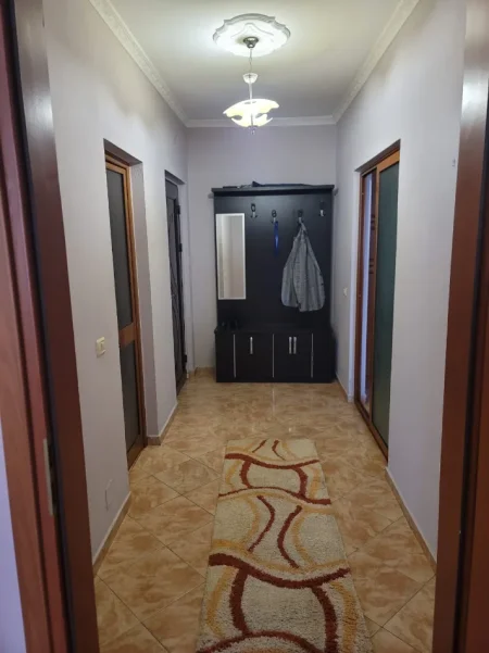 Tirane, jepet me qera apartament 1+1 Kati 3, 65 m² 500 € (Don Bosko)