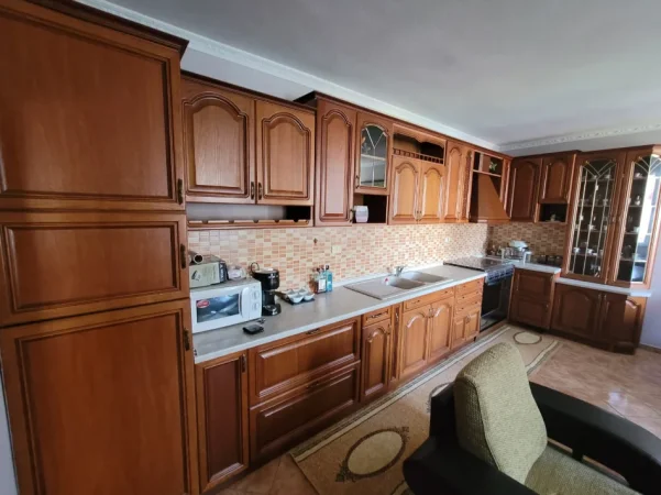 Tirane, jepet me qera apartament 1+1 Kati 3, 65 m² 500 € (Don Bosko)
