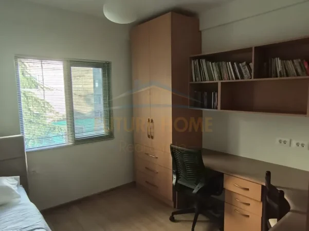 Tirane, jepet me qera apartament 4+1+Ballkon Kati 2, 117 m² 1.200 € (Rruga Mine Peza, Tiranë)