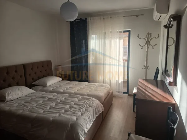 Tirane, jepet me qera apartament 4+1+Ballkon Kati 2, 117 m² 1.200 € (Rruga Mine Peza, Tiranë)
