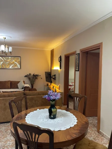 Tirane, jepet me qera apartament 2+1+Ballkon Kati 3, 103 m² 600 € 