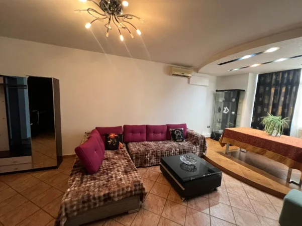 Tirane, jepet me qera apartament 1+1 Kati 2, 450 € (kompleksi delijorgji)