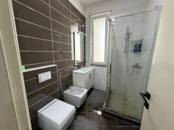 Tirane, jepet me qera apartament 2+1 Kati 4, (KOPSHTI BOTANIK)