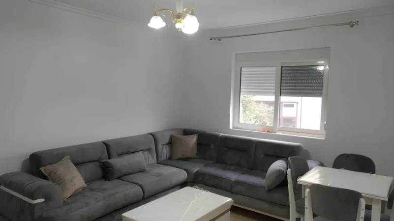 Tirane, jepet me qera apartament 1+1 Kati 3, 60 m² 500 € (Oxhaku)