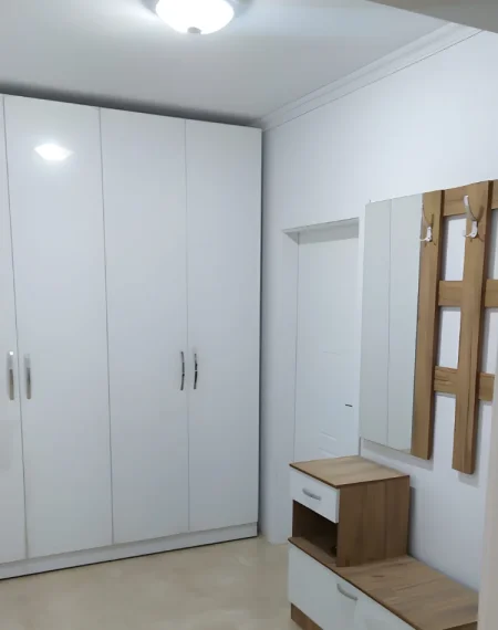 Tirane, jepet me qera apartament 1+1 Kati 3, 60 m² 500 € (Oxhaku)