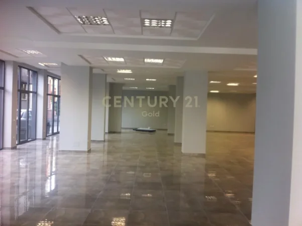 Tirane, jepet me qera ambjent biznesi Kati 1, 425 m² 4.500 € 
