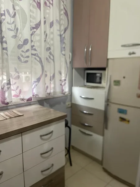Tirane, jepet me qera apartament 2+1+Ballkon Kati 4, 60 m² 650 € (Rruga Kosovareve)
