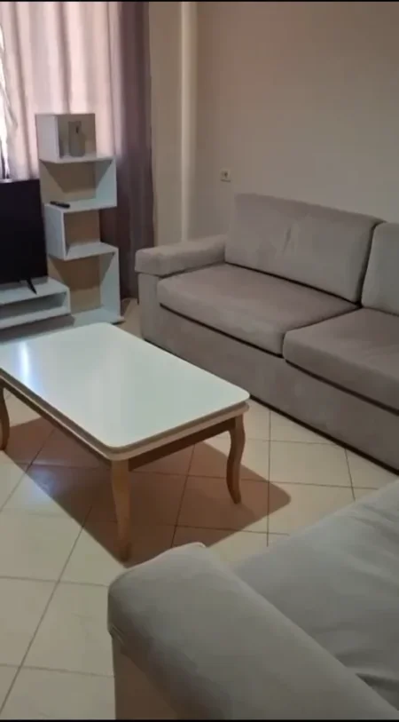 Tirane, jepet me qera Vile 1+1 Kati 3, 60 m² (Mbrapa Qendres Globe, Rruga Kavajes)