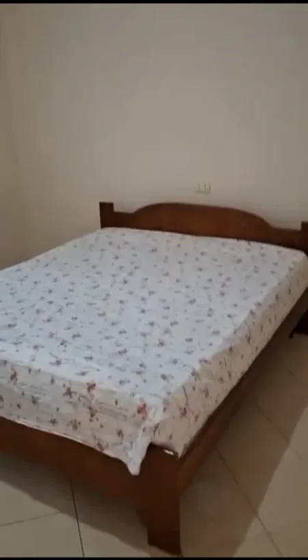 Tirane, jepet me qera Vile 1+1 Kati 3, 60 m² (Mbrapa Qendres Globe, Rruga Kavajes)