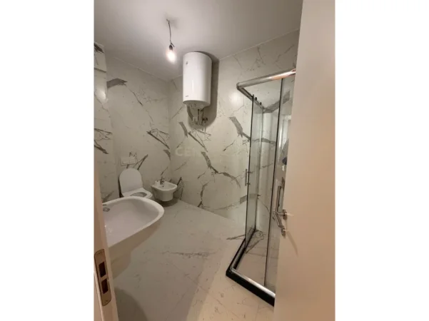 Shqiperi, shitet apartament 2+1+Ballkon Kati 4, 77 m² 283.520 € 