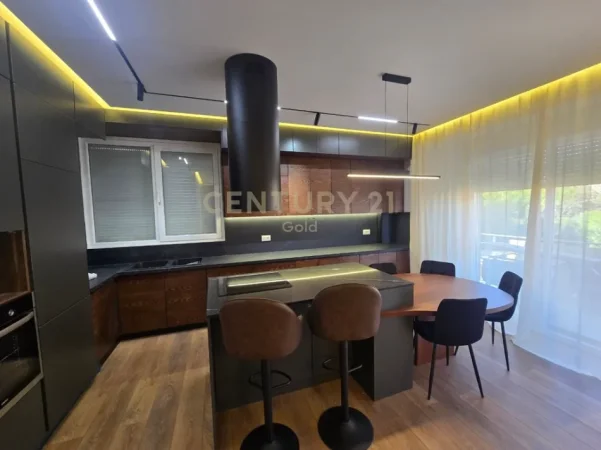 Tirane, jepet me qera apartament 2+1+Ballkon Kati 3, 120 m² 1.200 € 