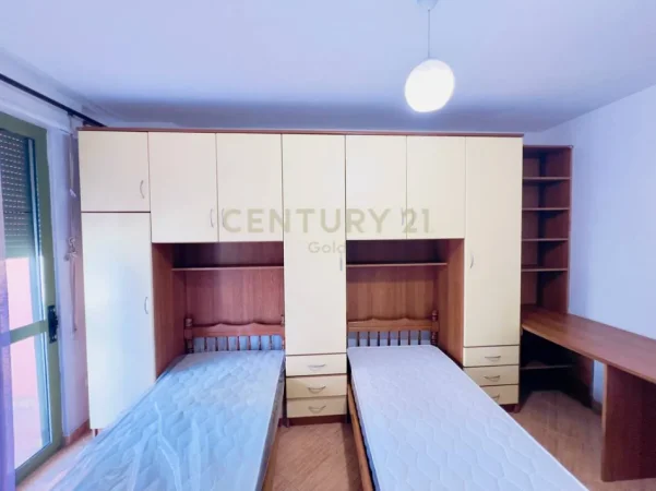 Tirane, jepet me qera apartament 2+1+Ballkon Kati 4, 100 m² 700 € 