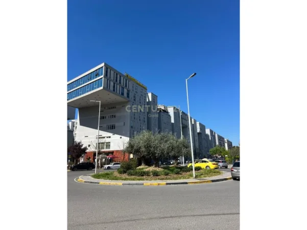 Tirane, jepet me qera apartament 2+1+Ballkon Kati 4, 100 m² 700 € 