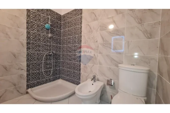 Vlore, shitet apartament 1+1 Kati 4, 71 m² 135.000 € (Lungomare, Vlorë)