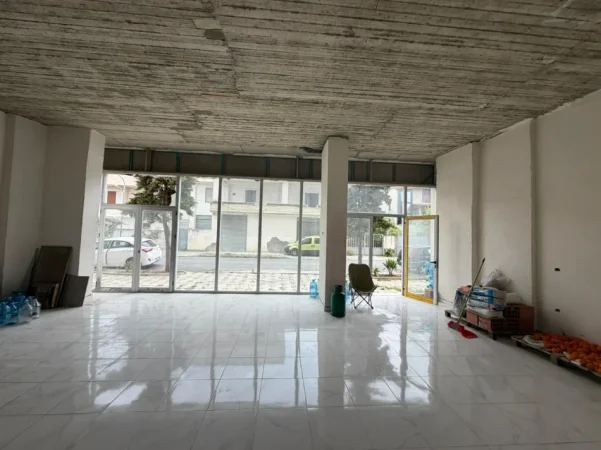 Durres, jepet me qera ambjent biznesi Kati 0, 80 m² 300 € (Vala Park)