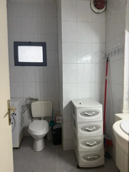 Tirane, jepet me qera apartament 1+1 Kati 2, 35 m² 400 € (Pallati Me Shigjeta)