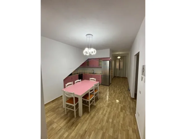 Tirane, jepet me qera apartament 2+1 Kati 2, 134 m² 550 € (Sauk i ri)