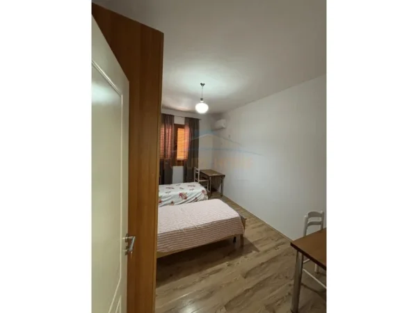 Tirane, jepet me qera apartament 2+1 Kati 2, 134 m² 550 € (Sauk i ri)