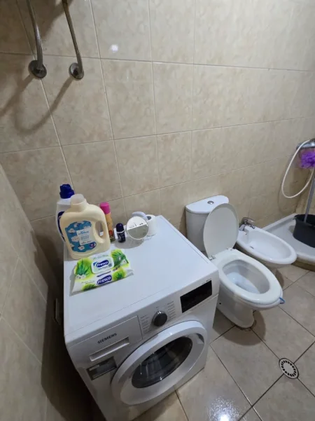 Tirane, jepet me qera apartament 1+1 Kati 1, Ish Fusha e Aviacionit, 🏷️Çmimi: 45.000 Leke/Muaj