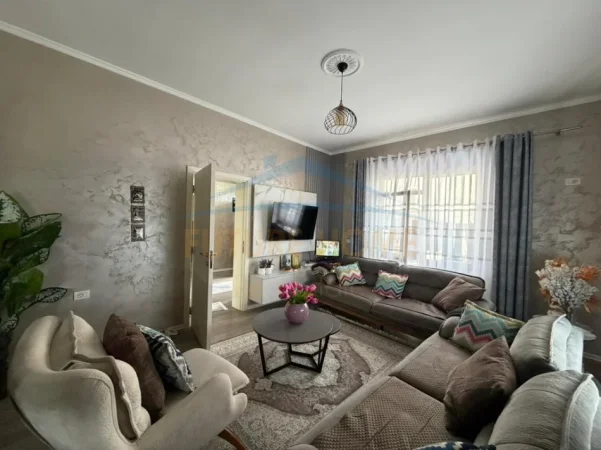 Tirane, shitet Vile 3 Katshe , 509 m² 330.000 € (Prush)