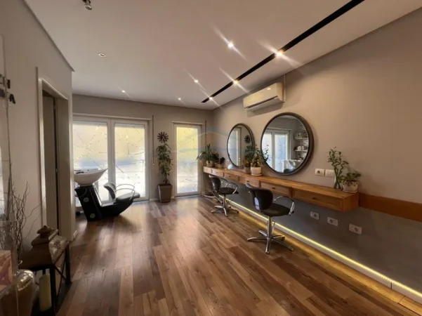 Tirane, jepet me qera ambjent biznesi Kati 1, 97 m² 1.500 € (Don Bosko)