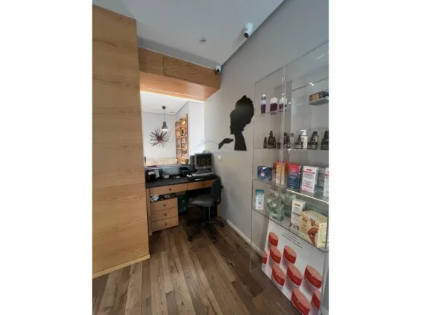 Tirane, jepet me qera ambjent biznesi Kati 1, 97 m² 1.500 € (Don Bosko)