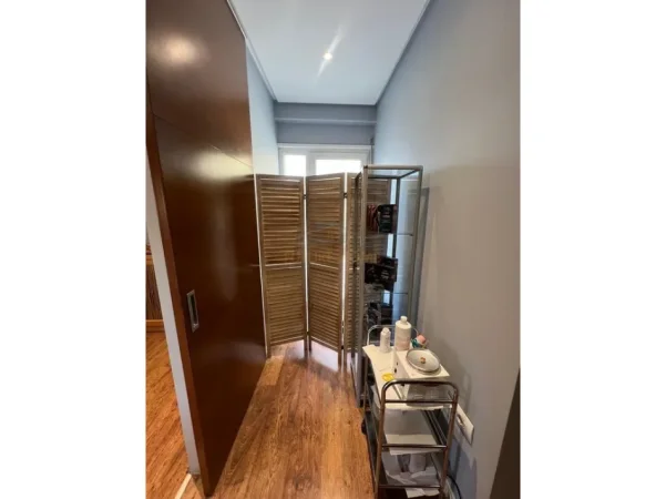 Tirane, jepet me qera ambjent biznesi Kati 1, 97 m² 1.500 € (Don Bosko)