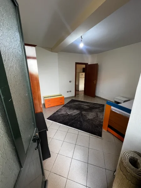 Tirane, jap me qera apartament 2+1 Kati 1, 80 m² 40.000 Lekë (Rruga Mihal Grameno)