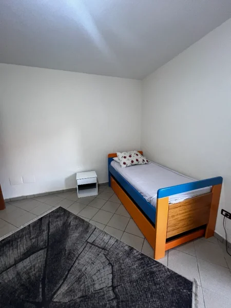 Tirane, jap me qera apartament 2+1 Kati 1, 80 m² 40.000 Lekë (Rruga Mihal Grameno)
