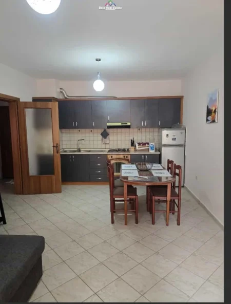 Tirane, jepet me qera apartament 1+1+Ballkon Kati 3, 65 m² 580 € (Prane Kika 1)