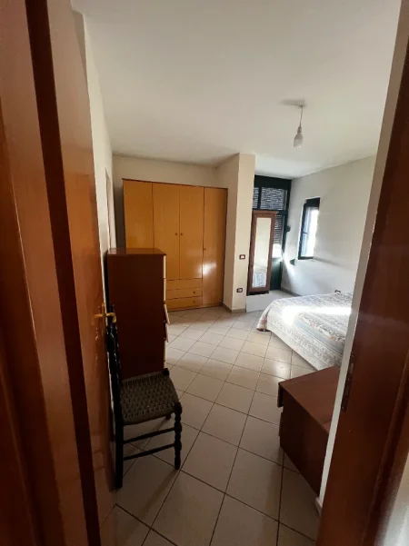 Tirane, jap me qera apartament 2+1 Kati 1, 80 m² 40.000 Lekë (Rruga Mihal Grameno)