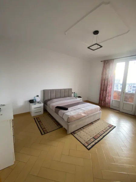 Tirane, jepet me qera apartament 3+1 Kati 3, 140 m² 500 € (Rruga Myslym Keta)