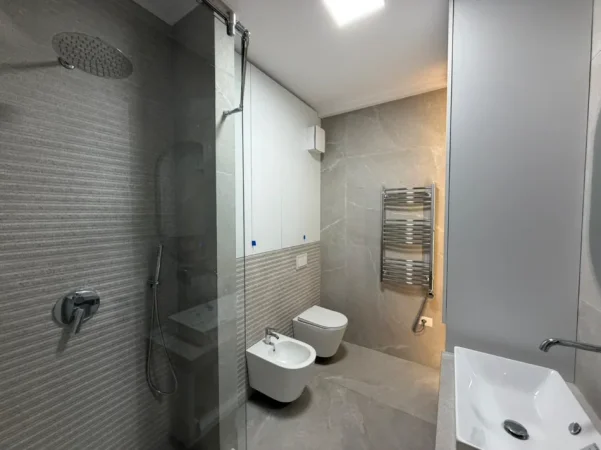 Durres, shitet apartament 1+1+Ballkon Kati 9, 60 m² 104.000 € (Kazazi)