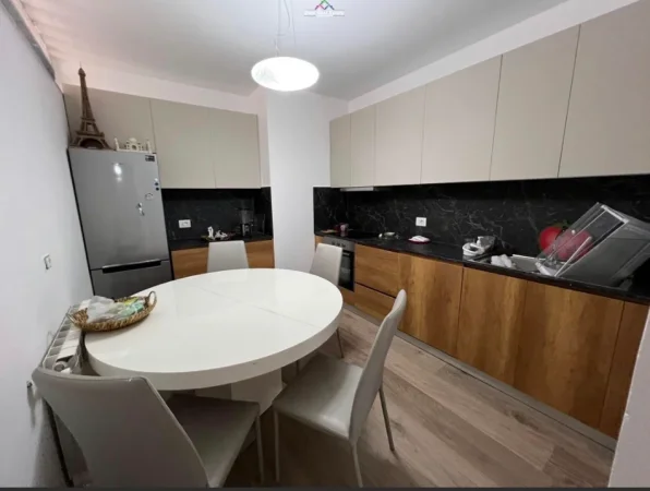 Tirane, jepet me qera apartament 2+1+Aneks+Ballkon Kati 4, 115 m² 900 € (Rruga e Sales)