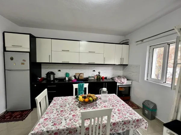 Korce, shitet shtepi 3+1+Ballkon Kati 0, 375 m² 120.000 € 