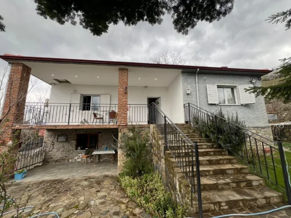 Korce, shitet shtepi 3+1+Ballkon Kati 0, 375 m² 120.000 € 