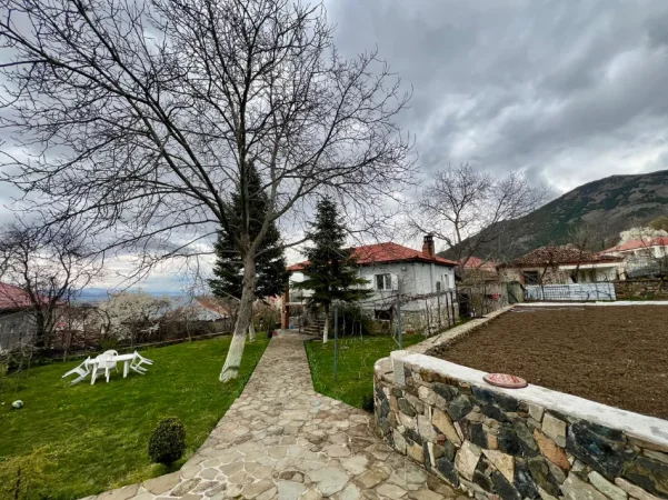 Korce, shitet shtepi 3+1+Ballkon Kati 0, 375 m² 120.000 € 