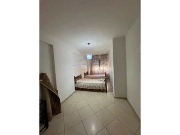 Tirane, jepet me qera apartament 2+1 Kati 4, 106 m² 450 € (Unaza e Re 450 €)