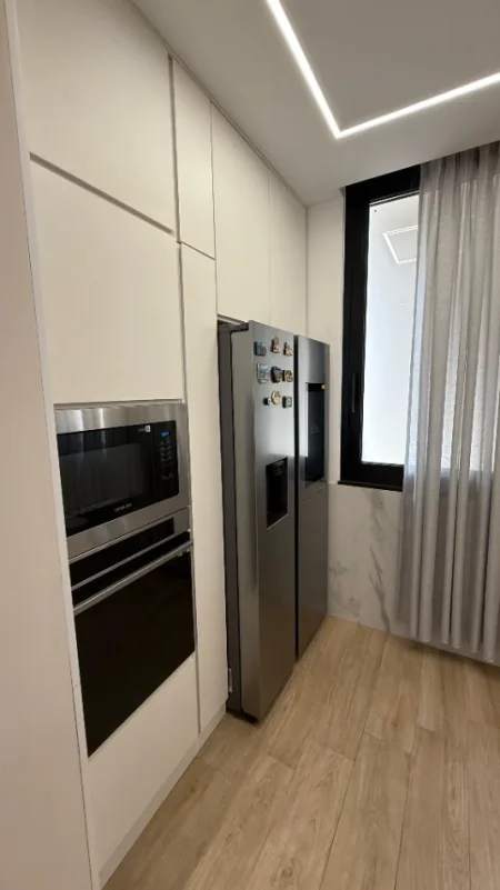 Tirane, shitet apartament 3+1 Kati 2, 145 m² 450.000 € (Qender)
